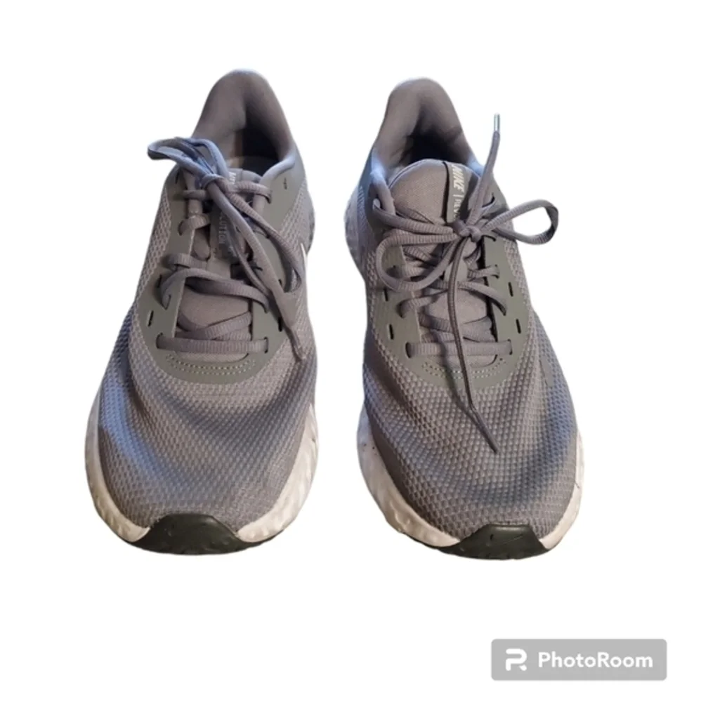 Nike men revolution